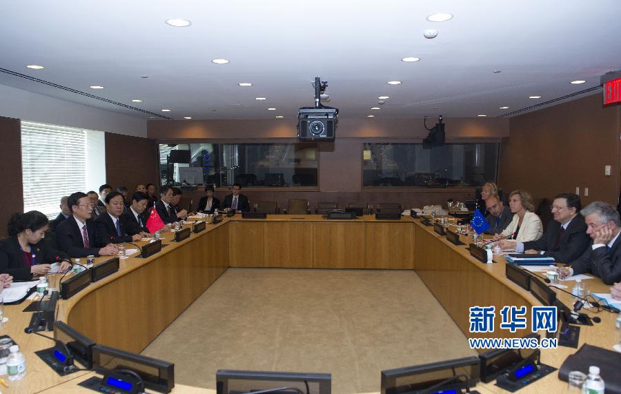  9月23日，正在紐約出席聯(lián)合國氣候峰會的國家主席習(xí)近平特使、國務(wù)院副總理張高麗在紐約聯(lián)合國總部會見歐盟委員會主席巴羅佐。新華社記者 王曄 攝 