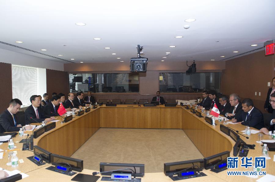 9月23日，出席聯(lián)合國氣候峰會的國家主席習近平特使、國務院副總理張高麗在紐約聯(lián)合國總部會見秘魯總統(tǒng)烏馬拉。 新華社記者 王曄 攝 