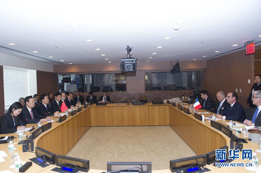 9月23日，出席聯(lián)合國氣候峰會的國家主席習(xí)近平特使、國務(wù)院副總理張高麗在紐約聯(lián)合國總部會見法國總統(tǒng)奧朗德。 新華社記者 王曄 攝