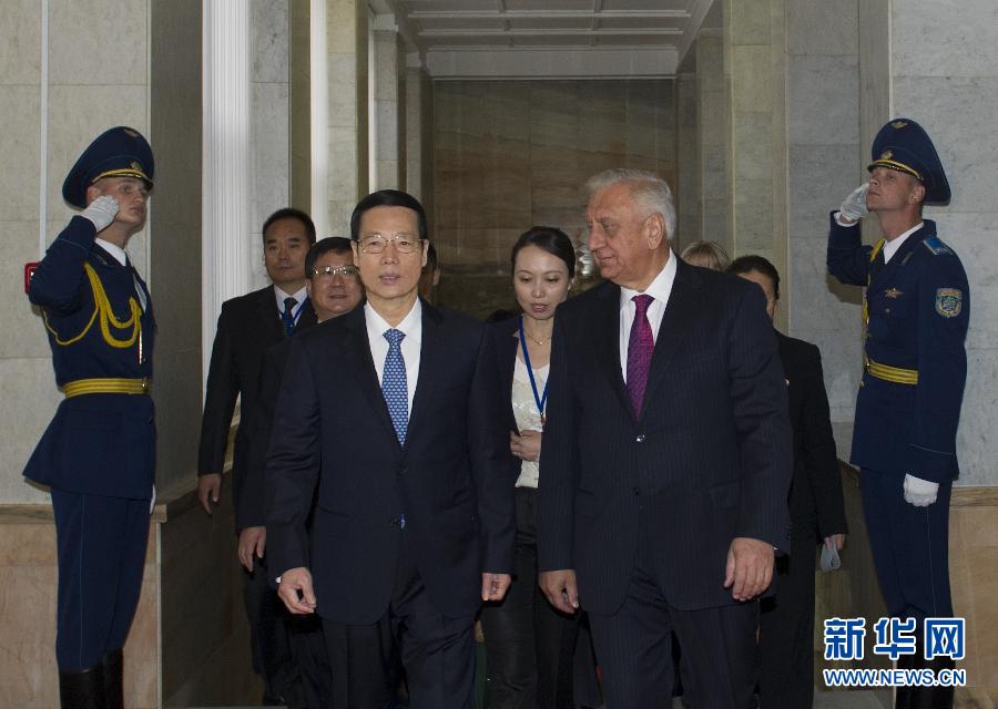 9月27日，應(yīng)邀訪問白俄羅斯的國務(wù)院副總理張高麗在明斯克同白俄羅斯總理米亞斯尼科維奇舉行會談。 新華社記者王曄攝