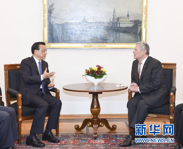 10月10日，國(guó)務(wù)院總理李克強(qiáng)在柏林會(huì)見(jiàn)德國(guó)總統(tǒng)高克。 新華社記者李學(xué)仁 攝