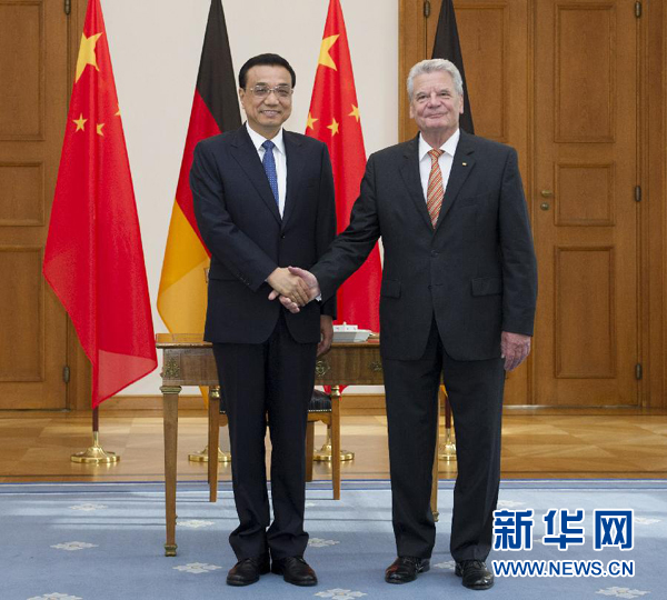 10月10日，國務(wù)院總理李克強在柏林會見德國總統(tǒng)高克。 新華社記者 王曄 攝 