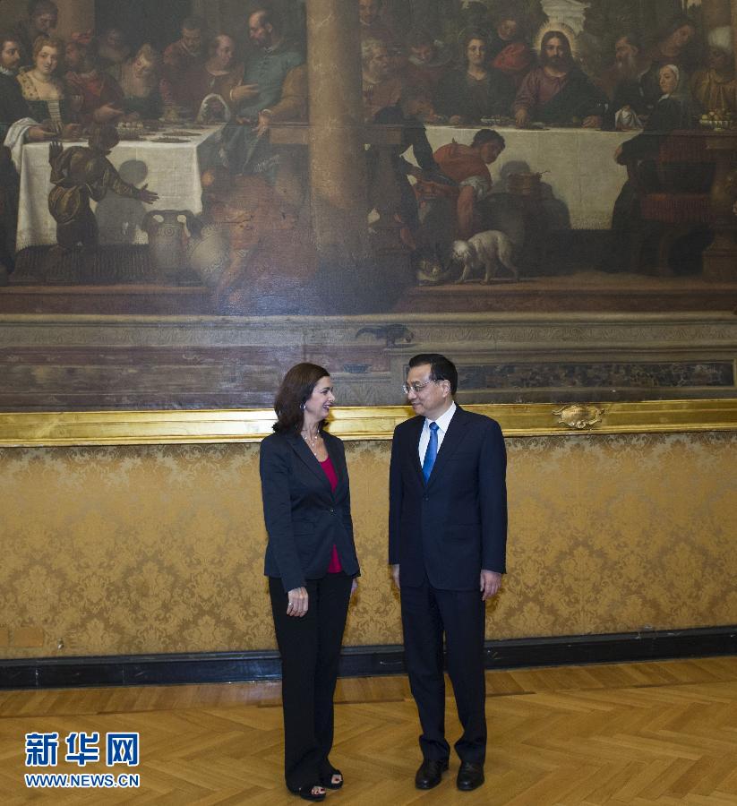 10月15日，中國國務(wù)院總理李克強(qiáng)在羅馬會見意大利眾議長博爾德里尼。 新華社記者王曄攝 