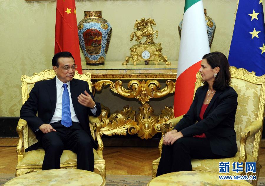 10月15日，中國國務(wù)院總理李克強(qiáng)在羅馬會見意大利眾議長博爾德里尼。 新華社記者饒愛民攝