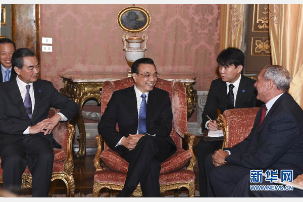 10月15日，中國國務(wù)院總理李克強(qiáng)在羅馬會(huì)見意大利參議長格拉索。 新華社記者謝環(huán)馳攝 