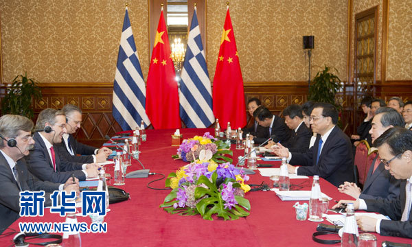 10月16日，中國國務(wù)院總理李克強在意大利米蘭會見希臘總理薩馬拉斯。 新華社記者 謝環(huán)馳 攝