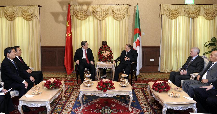 11月2日，正在阿爾及利亞進(jìn)行正式友好訪問的全國政協(xié)主席俞正聲在阿爾及爾會見阿總統(tǒng)布特弗利卡。 新華社記者 張鐸 攝