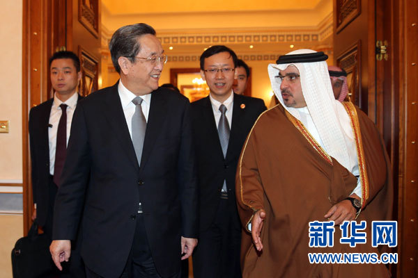 11月6日，正在巴林進(jìn)行正式友好訪問的全國(guó)政協(xié)主席俞正聲在麥納麥會(huì)見巴林王儲(chǔ)薩勒曼。 新華社記者劉衛(wèi)兵攝