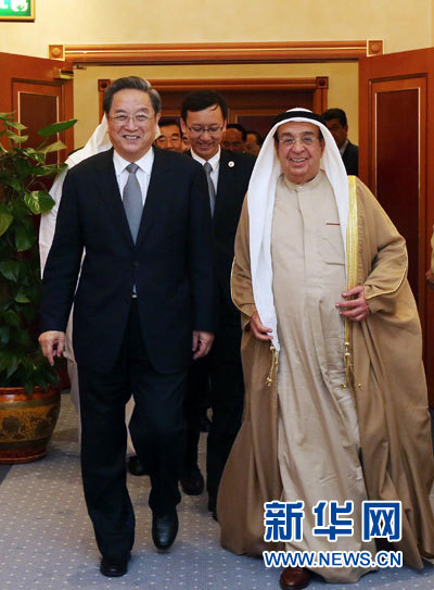 11月6日，正在巴林進(jìn)行正式友好訪問的全國(guó)政協(xié)主席俞正聲在麥納麥會(huì)見巴林副首相穆罕默德。 新華社記者劉衛(wèi)兵攝