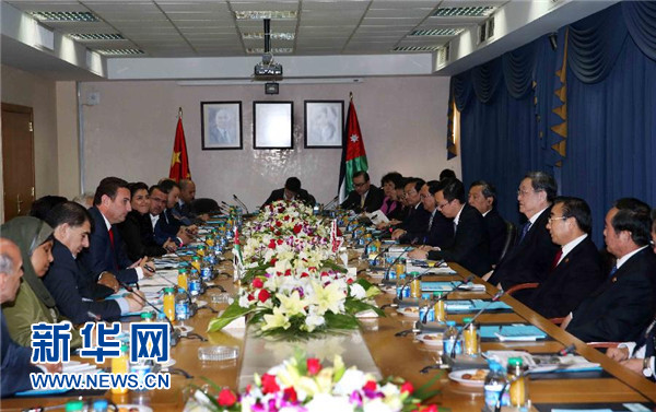  11月9日，正在約旦進行正式友好訪問的全國政協(xié)主席俞正聲在安曼會見約旦眾議院代議長薩法迪。 新華社記者 劉衛(wèi)兵 攝 