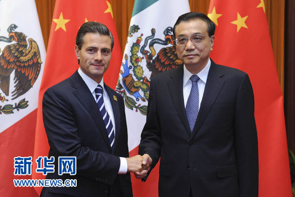 11月11日，國務(wù)院總理李克強在北京人民大會堂會見來華進行國事訪問并出席亞太經(jīng)合組織第二十二次領(lǐng)導(dǎo)人非正式會議的墨西哥總統(tǒng)培尼亞。新華社記者張鐸攝