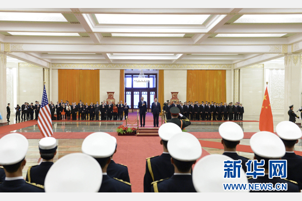 11月12日，國家主席習(xí)近平在北京人民大會堂舉行歡迎儀式，歡迎美國總統(tǒng)奧巴馬對中國進(jìn)行國事訪問。 新華社記者 馬占成 攝