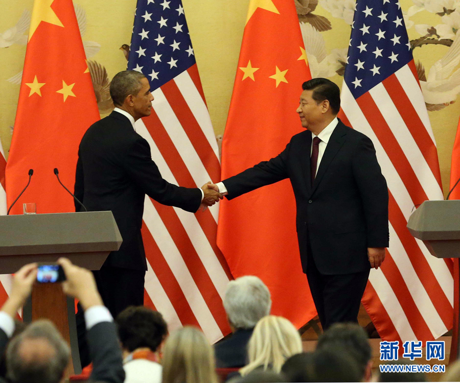 11月12日，國家主席習(xí)近平在北京人民大會堂與來訪的美國總統(tǒng)奧巴馬舉行會談后，共同會見記者。 新華社記者 劉衛(wèi)兵 攝