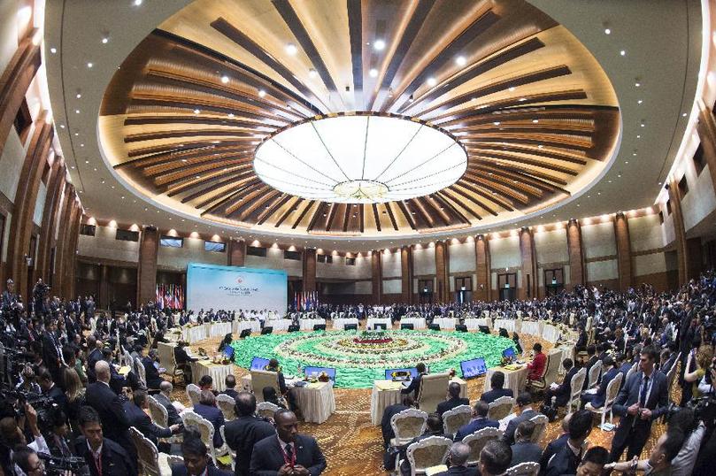  11月13日，中國國務院總理李克強在緬甸內(nèi)比都出席第九屆東亞峰會。 新華社記者 王曄 攝