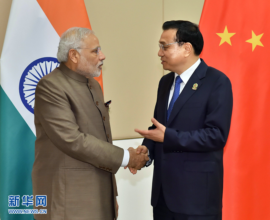 11月13日，中國國務(wù)院總理李克強在緬甸內(nèi)比都會見印度總理莫迪。 新華社記者 李濤 攝