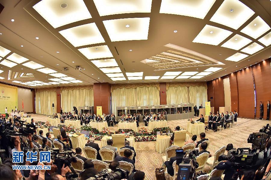 11月13日，中國國務院總理李克強在緬甸內(nèi)比都出席第17次中國－東盟（10+1）領(lǐng)導人會議。 新華社記者 李濤 攝