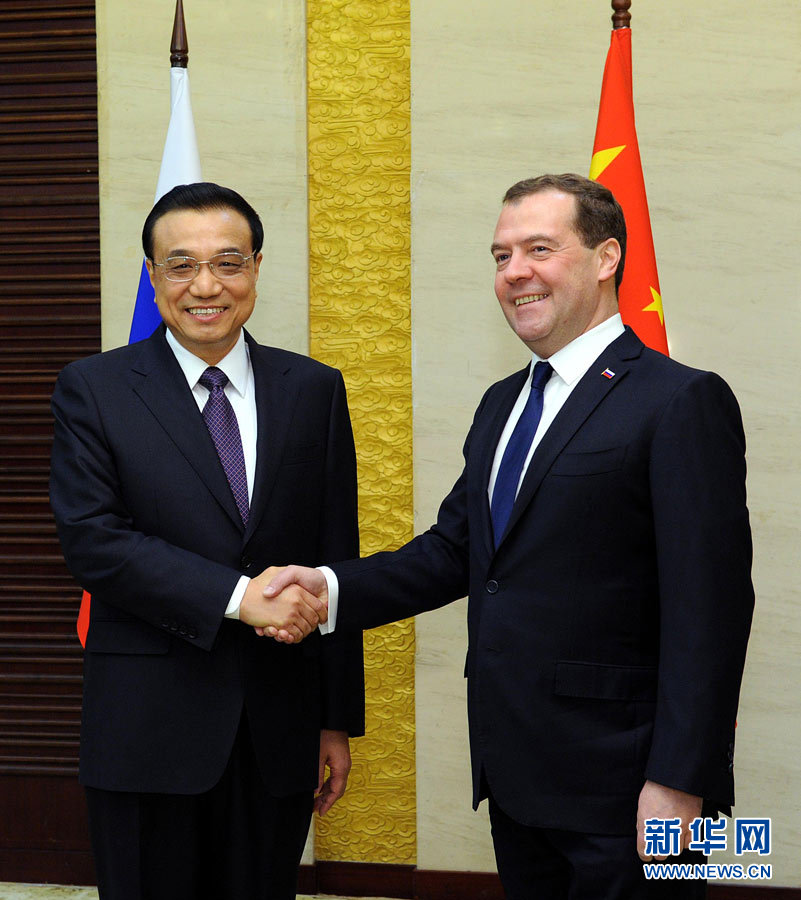 12月15日，中國(guó)國(guó)務(wù)院總理李克強(qiáng)在阿斯塔納會(huì)見(jiàn)俄羅斯總理梅德韋杰夫。 新華社記者 饒愛(ài)民 攝