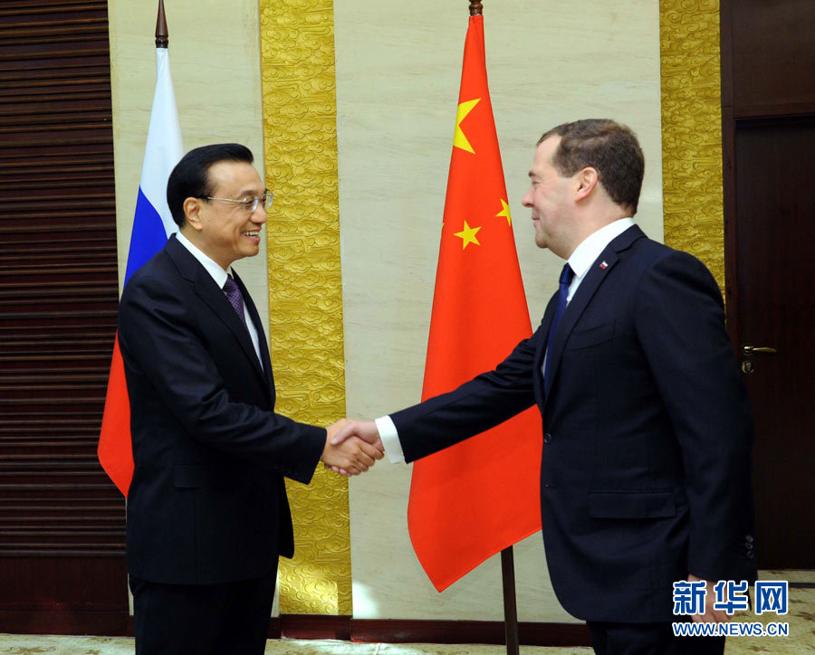12月15日，中國(guó)國(guó)務(wù)院總理李克強(qiáng)在阿斯塔納會(huì)見(jiàn)俄羅斯總理梅德韋杰夫。 新華社記者 饒愛(ài)民 攝