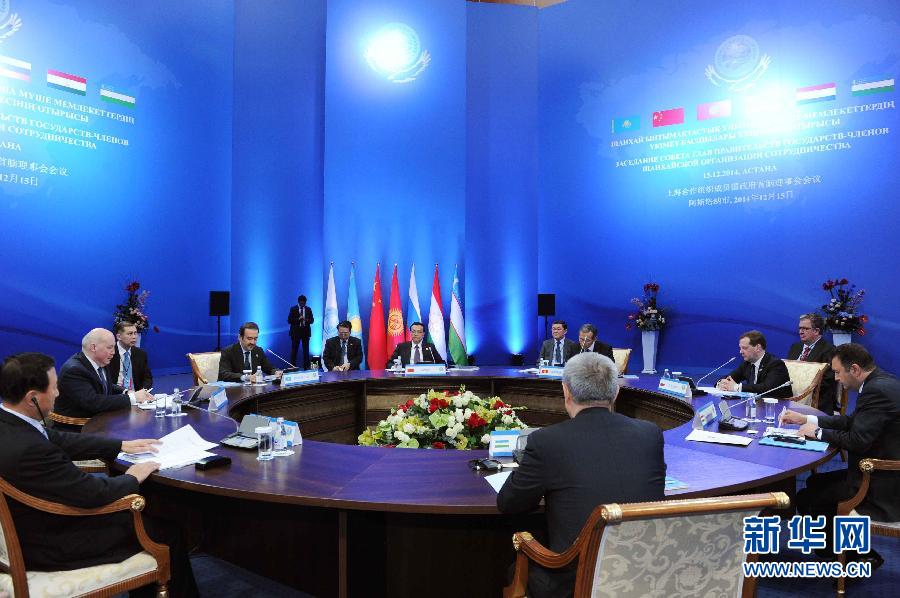 12月15日，中國(guó)國(guó)務(wù)院總理李克強(qiáng)在阿斯塔納出席上海合作組織成員國(guó)政府首腦理事會(huì)第十三次會(huì)議。 新華社記者 饒愛民 攝 