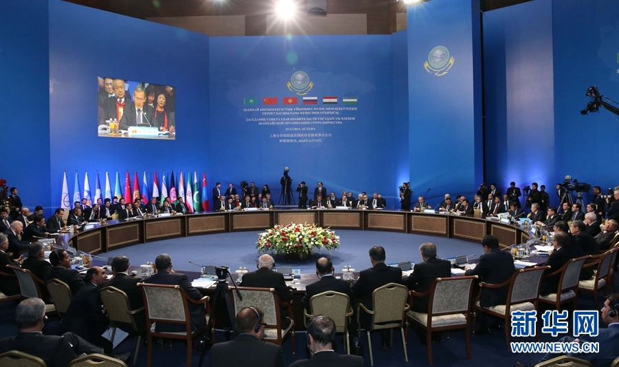 12月15日，中國(guó)國(guó)務(wù)院總理李克強(qiáng)在阿斯塔納出席上海合作組織成員國(guó)政府首腦理事會(huì)第十三次會(huì)議。 新華社記者 龐興雷 攝