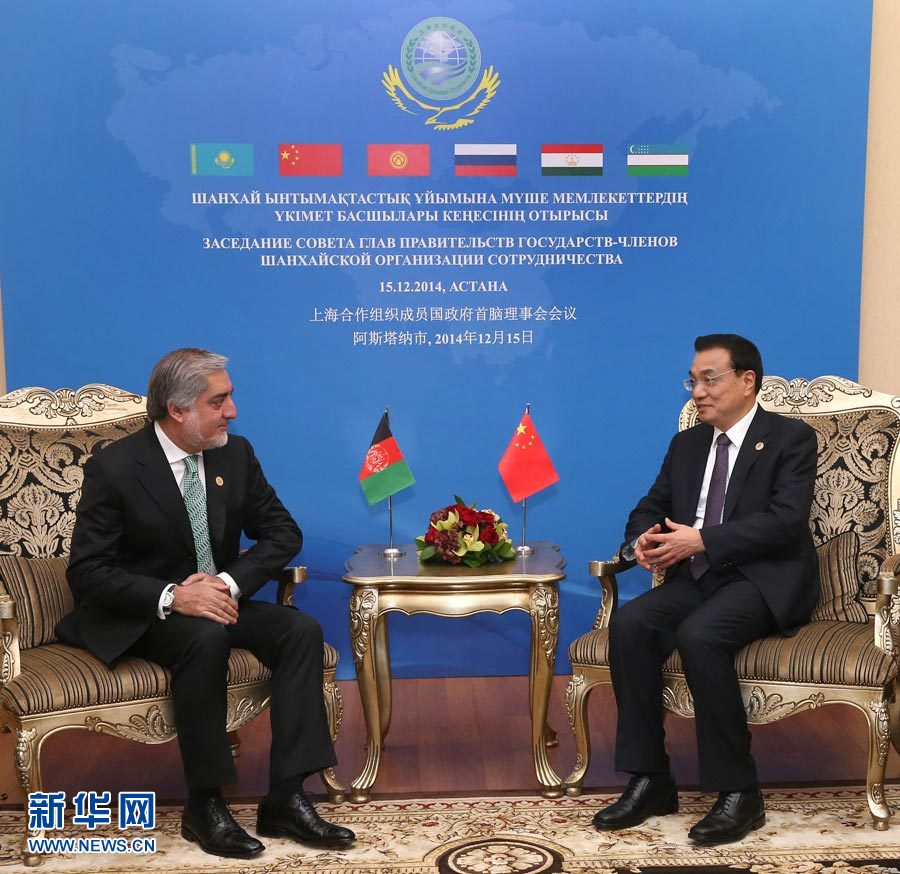 12月15日，中國國務(wù)院總理李克強在阿斯塔納會見阿富汗首席執(zhí)行官阿卜杜拉。 新華社記者 龐興雷 攝