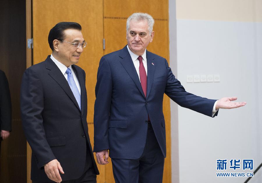 12月18日，國(guó)務(wù)院總理李克強(qiáng)在貝爾格萊德會(huì)見(jiàn)塞爾維亞總統(tǒng)尼科利奇。 新華社記者 黃敬文 攝 