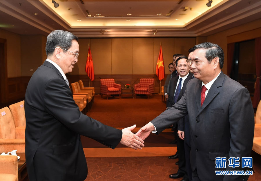 12月25日至27日，中共中央政治局常委、全國(guó)政協(xié)主席俞正聲對(duì)越南進(jìn)行正式訪問(wèn)。這是12月25日，俞正聲在河內(nèi)會(huì)見越共中央書記處常務(wù)書記黎鴻英。 新華社記者劉建生攝