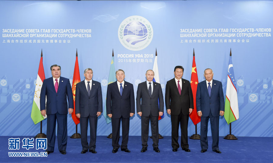 7月10日，上海合作組織成員國元首理事會第十五次會議在俄羅斯烏法舉行。國家主席習近平出席會議并發(fā)表重要講話。這是會前，成員國元首集體合影。新華社記者 李學仁 攝