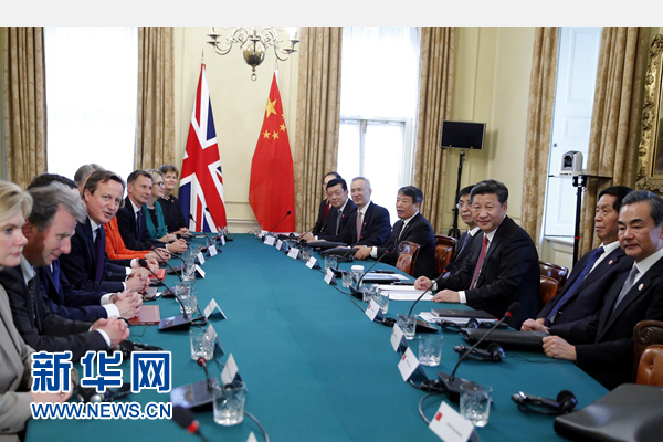 10月21日，國家主席習(xí)近平在倫敦唐寧街首相府同英國首相卡梅倫舉行會談。 新華社記者 鞠鵬 攝 