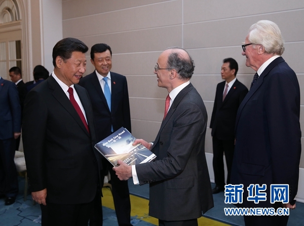 10月22日，國(guó)家主席習(xí)近平在倫敦集體會(huì)見英國(guó)前首相布朗等英國(guó)友人。新華社記者 龐興雷 攝 