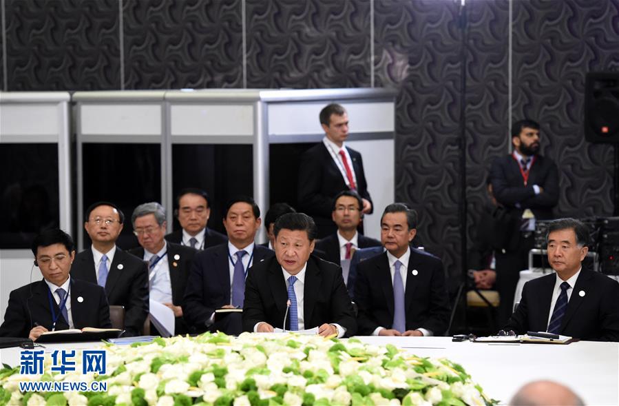  11月15日，金磚國(guó)家領(lǐng)導(dǎo)人非正式會(huì)晤在土耳其安塔利亞舉行，中國(guó)國(guó)家主席習(xí)近平、俄羅斯總統(tǒng)普京、印度總理莫迪、南非總統(tǒng)祖馬、巴西總統(tǒng)羅塞夫出席。習(xí)近平在會(huì)上發(fā)表題為《開拓機(jī)遇應(yīng)對(duì)挑戰(zhàn)》的重要講話。 新華社記者 饒愛民 攝 