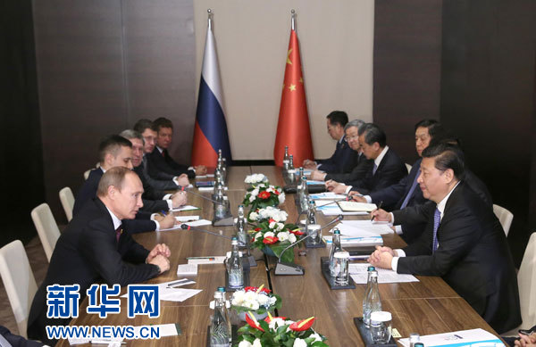 11月15日，國家主席習(xí)近平在土耳其安塔利亞會見俄羅斯總統(tǒng)普京。 新華社記者馬占成攝