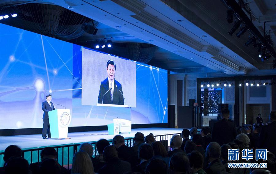 11月18日，國家主席習(xí)近平在菲律賓馬尼拉出席亞太經(jīng)合組織（APEC）工商領(lǐng)導(dǎo)人峰會并發(fā)表主旨演講。 新華社記者 王曄 攝 