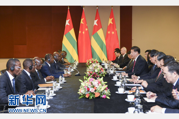 12月3日，國家主席習近平在約翰內(nèi)斯堡會見多哥總統(tǒng)福雷。新華社記者 謝環(huán)馳 攝 