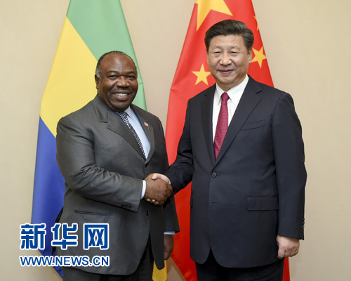 12月3日，國(guó)家主席習(xí)近平在約翰內(nèi)斯堡會(huì)見加蓬總統(tǒng)邦戈。新華社記者 謝環(huán)馳 攝 