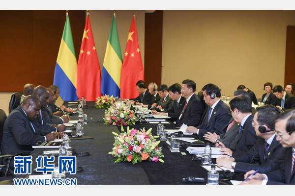 12月3日，國(guó)家主席習(xí)近平在約翰內(nèi)斯堡會(huì)見加蓬總統(tǒng)邦戈。新華社記者 謝環(huán)馳 攝 