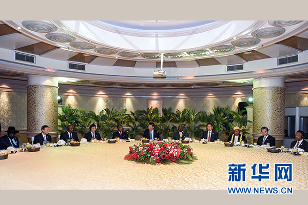 12月4日，國家主席習(xí)近平在約翰內(nèi)斯堡集體會見13位非洲國家領(lǐng)導(dǎo)人。 新華社記者 謝環(huán)馳 攝