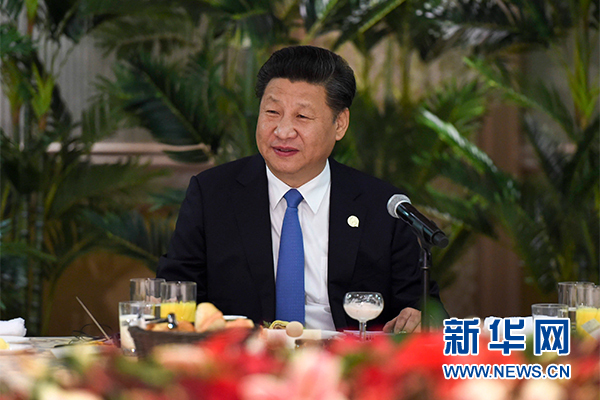 12月4日，國家主席習(xí)近平在約翰內(nèi)斯堡集體會見13位非洲國家領(lǐng)導(dǎo)人。 新華社記者 謝環(huán)馳 攝