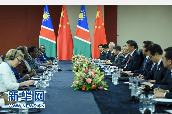 12月4日，國家主席習(xí)近平在約翰內(nèi)斯堡會見納米比亞總統(tǒng)根哥布。 新華社記者 張鐸 攝