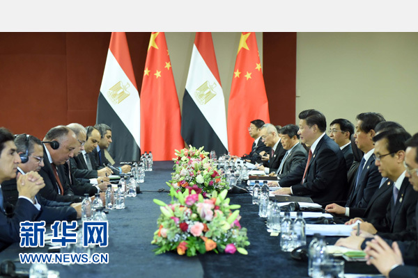 12月4日，國家主席習近平在約翰內(nèi)斯堡會見埃及總理伊斯梅爾。新華社記者 張鐸 攝 