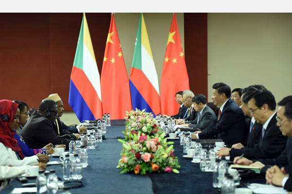 12月4日，國(guó)家主席習(xí)近平在約翰內(nèi)斯堡會(huì)見(jiàn)科摩羅總統(tǒng)伊基利盧。 新華社記者 張鐸 攝 

