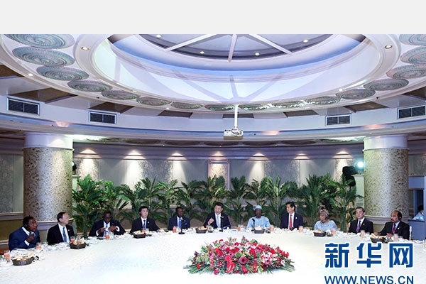 12月5日，國家主席習近平在約翰內(nèi)斯堡再次集體會見17位非洲國家領(lǐng)導(dǎo)人。 新華社記者 姚大偉 攝