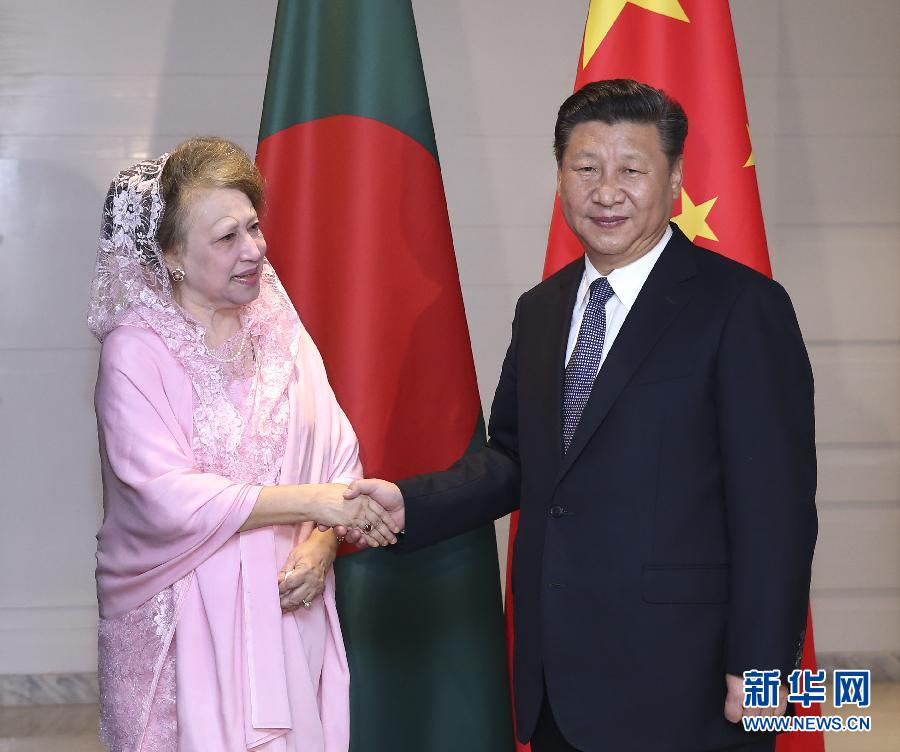 10月14日，國家主席習(xí)近平在達(dá)卡會(huì)見孟加拉國民族主義黨主席卡莉達(dá)&middot;齊亞。  新華社記者龐興雷攝 