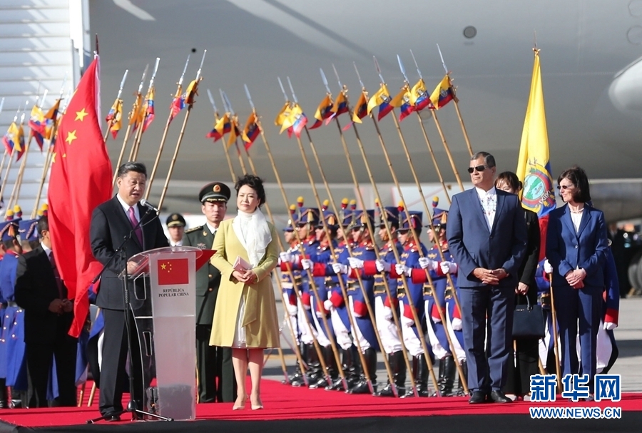 當(dāng)?shù)貢r(shí)間11月17日，國(guó)家主席習(xí)近平乘專機(jī)抵達(dá)基多，開(kāi)始對(duì)厄瓜多爾共和國(guó)進(jìn)行國(guó)事訪問(wèn)。厄瓜多爾總統(tǒng)科雷亞在機(jī)場(chǎng)為習(xí)近平舉行隆重歡迎儀式。這是習(xí)近平在歡迎儀式上致辭。新華社記者 馬占成 攝 