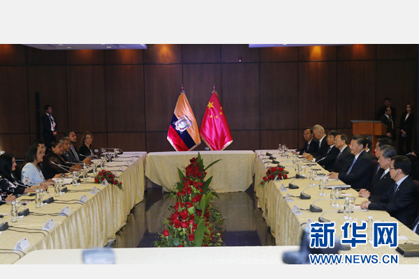 當?shù)貢r間11月18日，國家主席習近平在基多會見厄瓜多爾國民代表大會主席里瓦德內(nèi)拉。 新華社記者 鞠鵬 攝