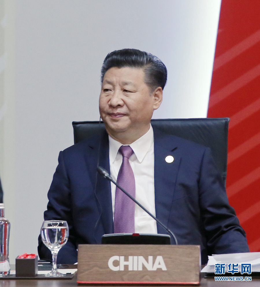 11月20日，亞太經(jīng)合組織第二十四次領(lǐng)導(dǎo)人非正式會(huì)議在秘魯利馬舉行。國(guó)家主席習(xí)近平出席并發(fā)表題為《面向未來(lái)開(kāi)拓進(jìn)取促進(jìn)亞太發(fā)展繁榮》的重要講話(huà)。 新華社記者 鞠鵬 攝