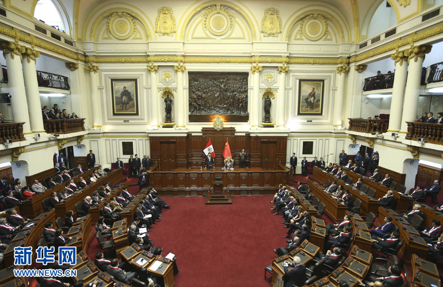 11月21日，國家主席習(xí)近平在秘魯國會發(fā)表題為《同舟共濟(jì)、揚(yáng)帆遠(yuǎn)航，共創(chuàng)中拉關(guān)系美好未來》的重要演講。 新華社記者 龐興雷 攝