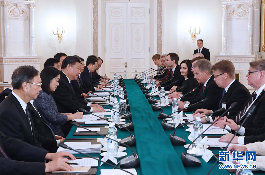 4月5日，國家主席習(xí)近平在赫爾辛基同芬蘭總統(tǒng)尼尼斯托舉行會談。 新華社記者 饒愛民 攝