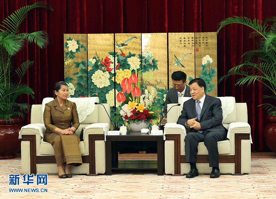 6月11日，中共中央政治局常委、中央書記處書記劉云山在福州會(huì)見來(lái)華出席金磚國(guó)家政黨、智庫(kù)和民間社會(huì)組織論壇的柬埔寨人民黨中央常委、副首相梅森安。新華社記者劉衛(wèi)兵攝