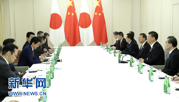 7月8日，國(guó)家主席習(xí)近平應(yīng)約在漢堡會(huì)見(jiàn)日本首相安倍晉三。新華社記者 馬占成 攝